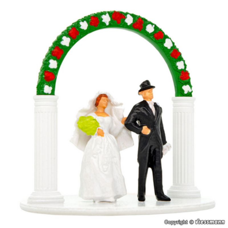 HO Gauge Vollmer Bride & Groom with Wedding Arch Figure Set