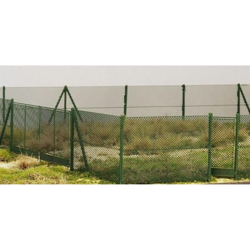 Model Scene Chain mesh gate and fences 2m, 1:72/1:87