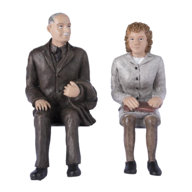 G Scale Sitting Passengers 2