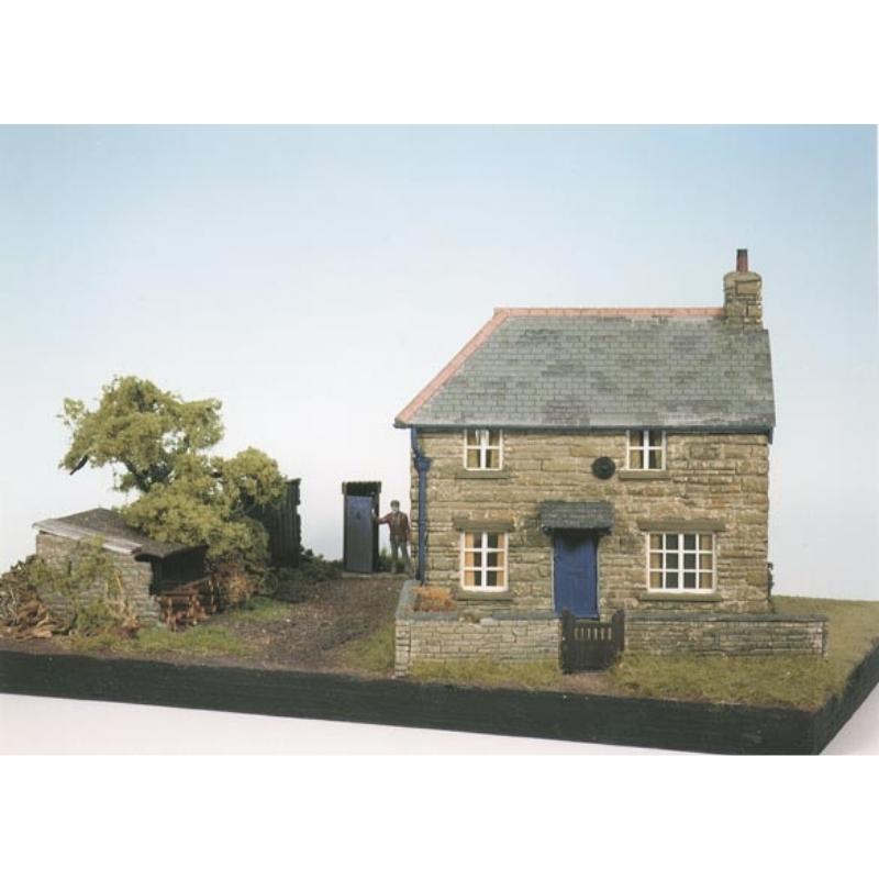 Wills Kits OO Gauge Farm Cottage Scene