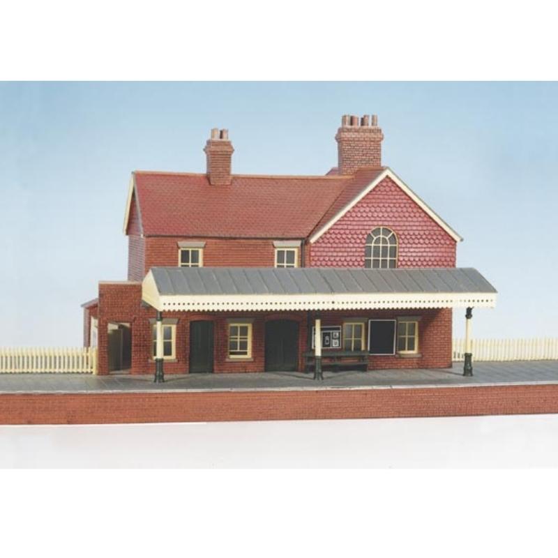 Wills Kits OO Gauge Country Station, brick built, with platform