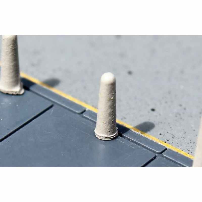 N Gauge Concrete Bollards 10pcs (Pre-Built)