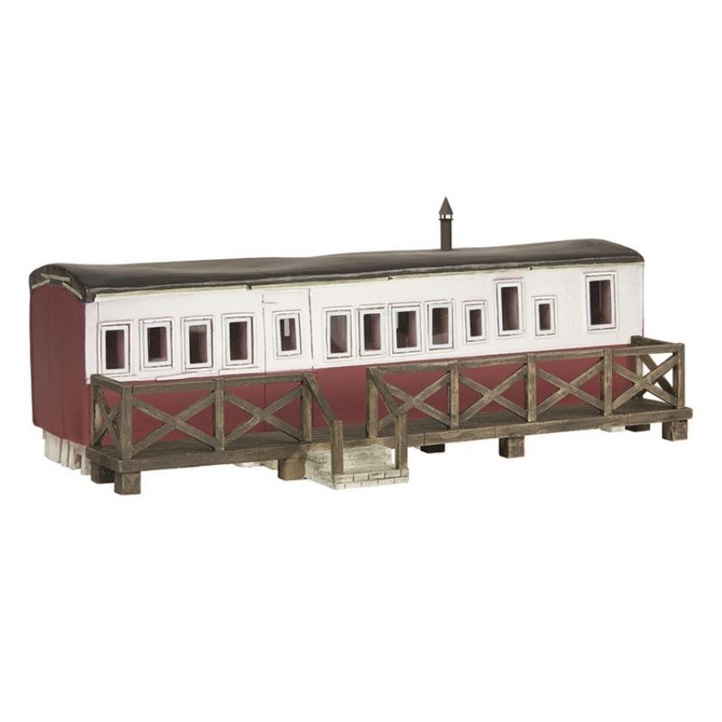 Bachmann OO Gauge Holiday Coach Red and White