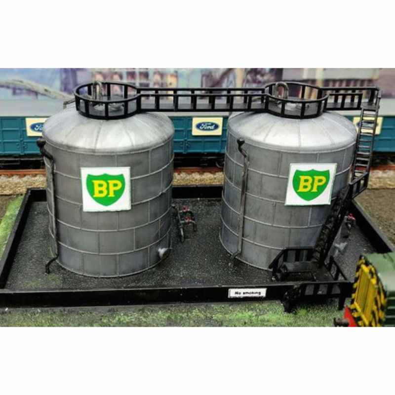 N Gauge Oil Storage Tanks (2)
